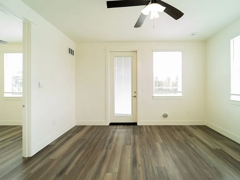 Janie Apartments — Photo 46