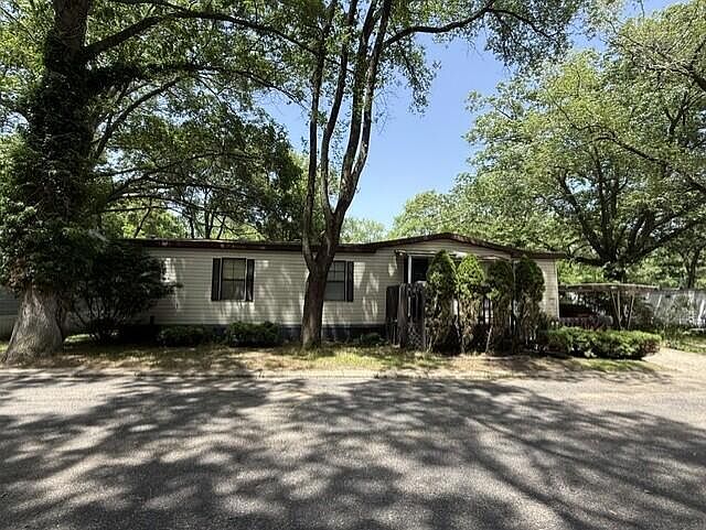 1st image of 2482 Pembroke Dr