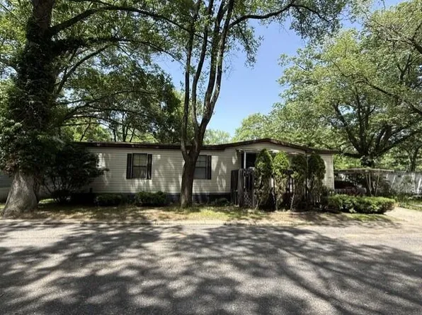 2482 Pembroke Dr, Muskegon, MI 49441