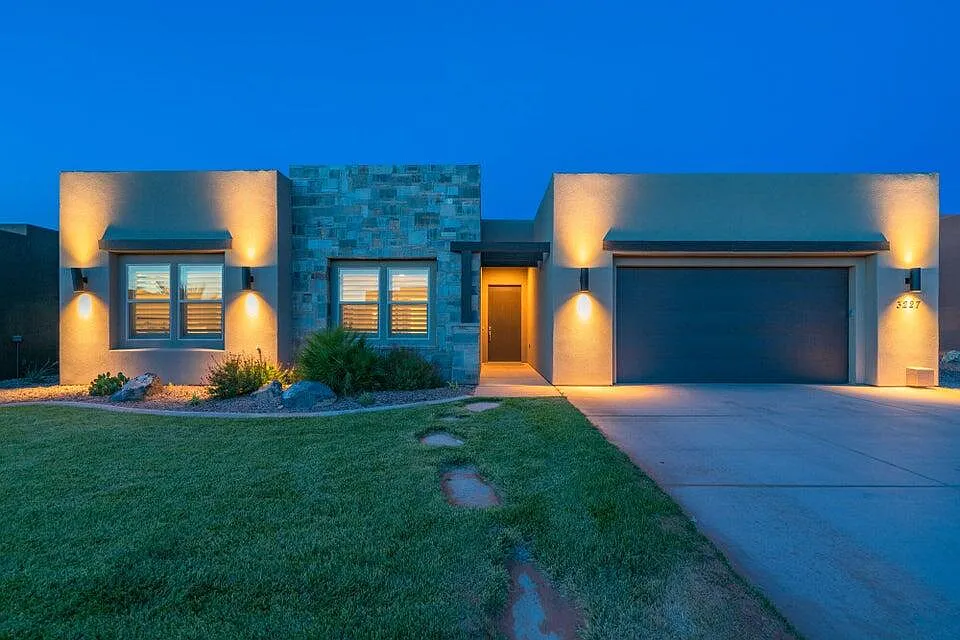 Building Photo - 3227 S Hideaway Pl
