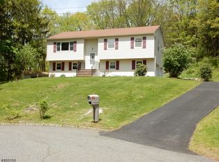 21 Elmwood Dr, Hackettstown, NJ 07840