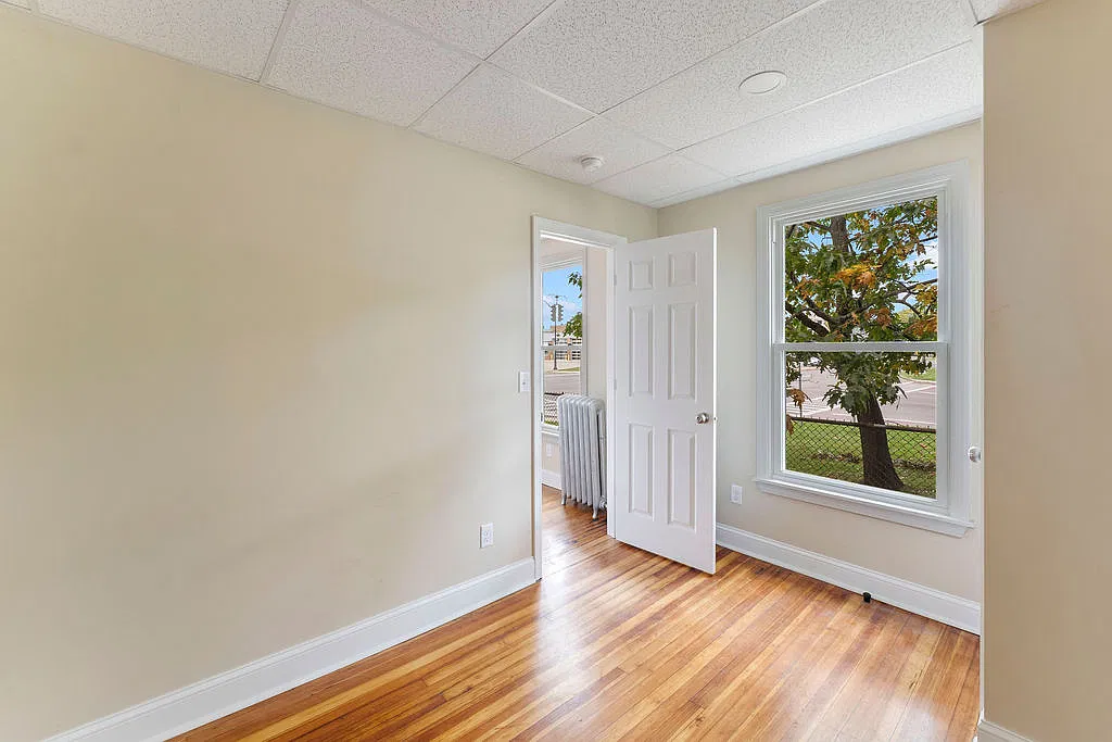 1 bed, 900 sqft, $1,000 — Photo 1