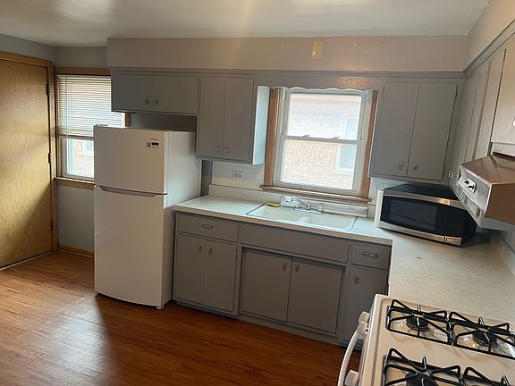 5th image of 3940 W 71st St APT 3