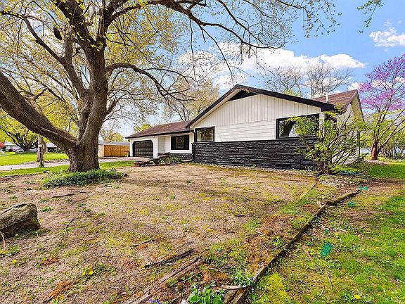 2nd image of 1911 Mayfield Dr