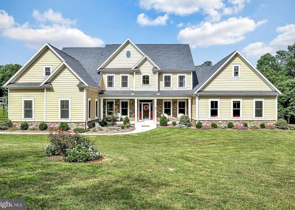 1st image of 806 Renard Ct