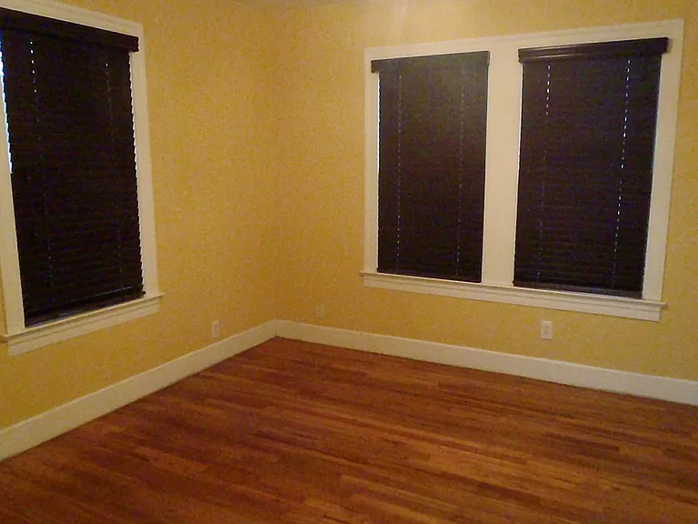 4709 Avenue H — Photo 9