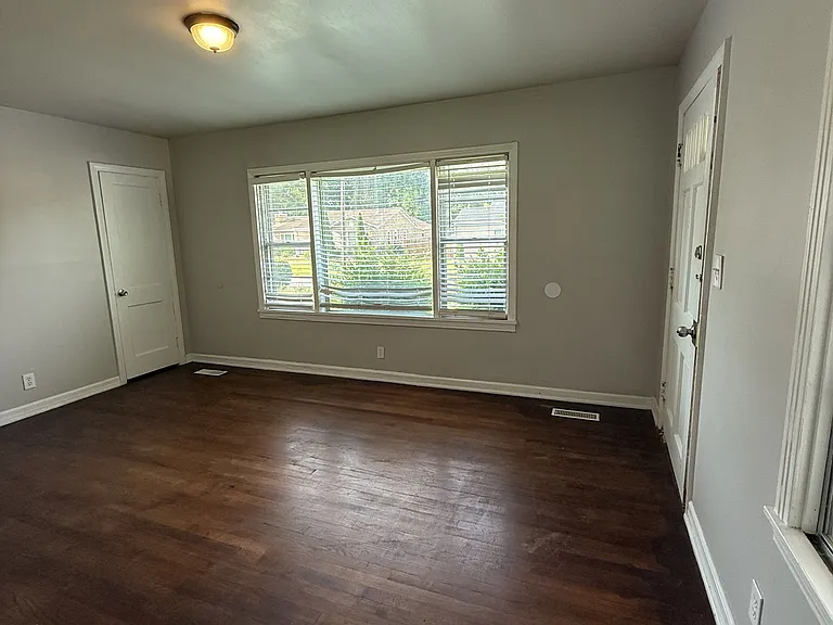 1744 Lincoln Pl SW — Photo 3