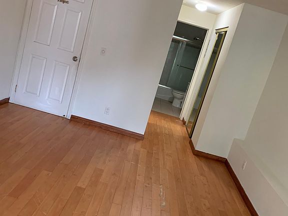 5th image of 2335 20th Ave