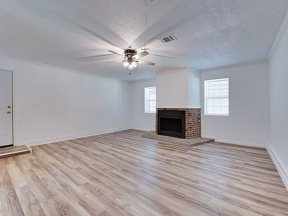 4th image of 602 Julie Ln