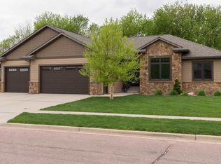 8605 S Regent Park Dr, Sioux Falls, SD 57108