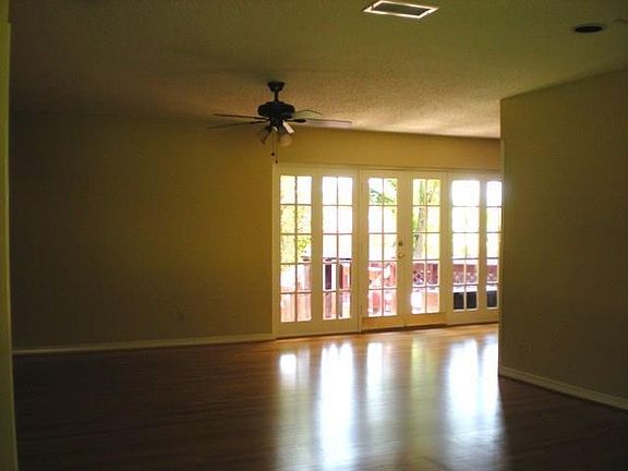 4th image of 9836 Parkford Dr