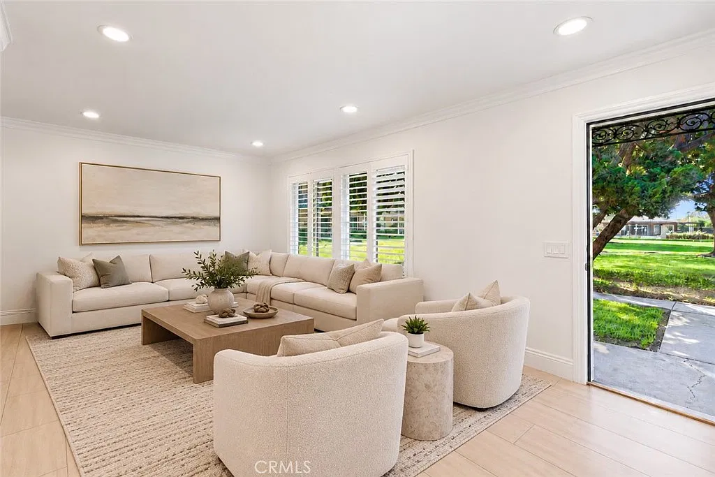 3 bed, 2.5 bath, 1240 sqft, $4,300 — Photo 3