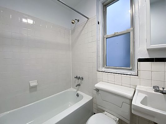 5th image of 214 E 85th St #C4