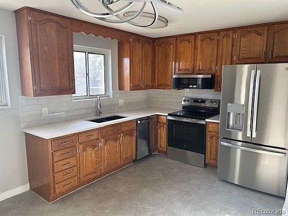 3rd image of 1420 E 112th Place