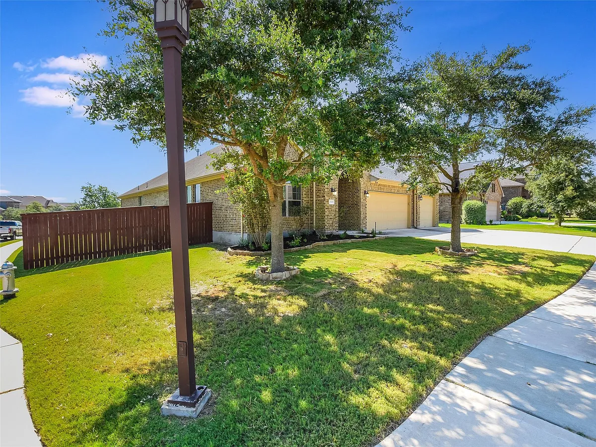 Building Photo - 2508 Hilltop Divide Ln