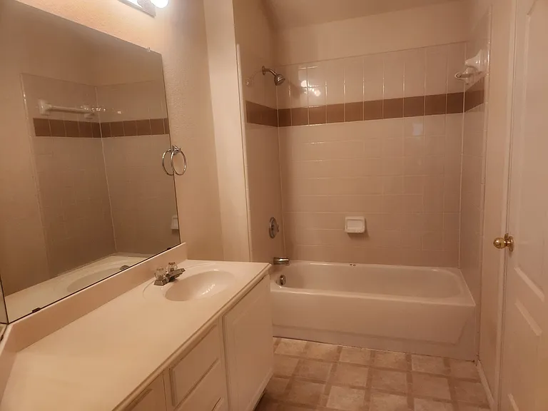 8405 Luzerne Dr — Photo 11