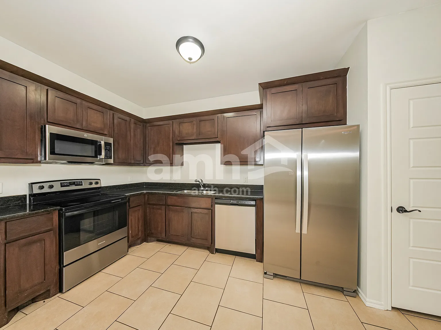 3 bed, 2.0 bath, 1400 sqft, $1,695 — Photo 3