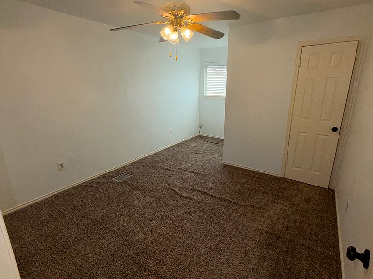 5180 Middlecoff Rd #C — Photo 5