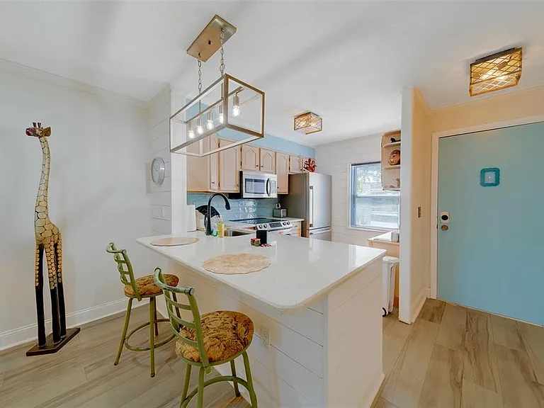 13827 Mission Oaks Blvd — Photo 3