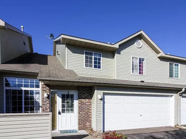 2353 Oakridge Cir — Photo 1