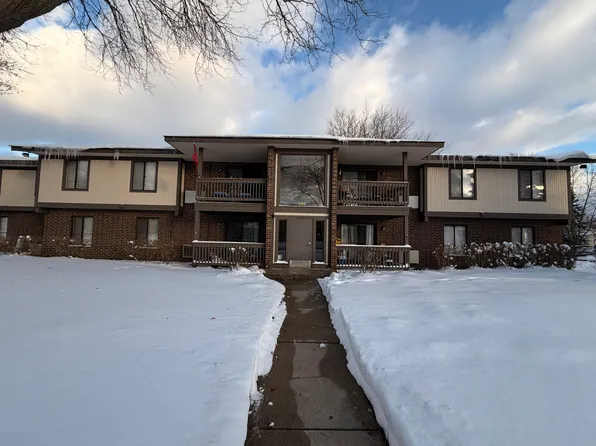 569 Somerset Ln APT 7, Crystal Lake, IL 60014