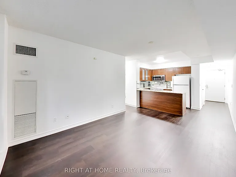 761 Bay St #313 — Photo 4