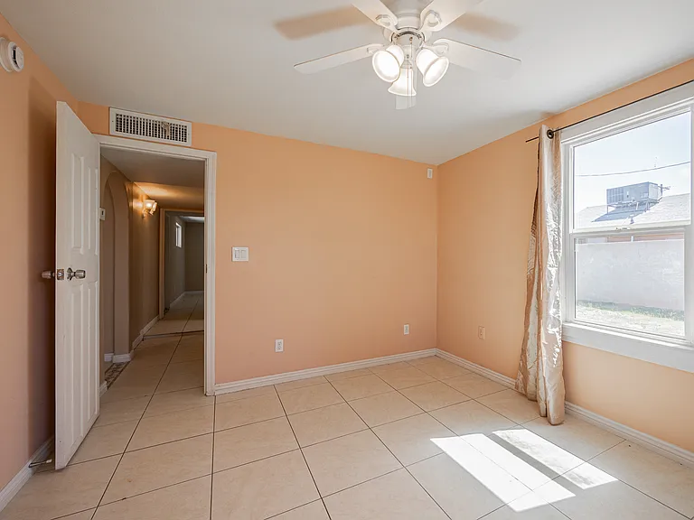 2830 E Sheridan St — Photo 11