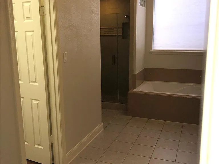 10310 Chevy Chase Dr — Photo 25