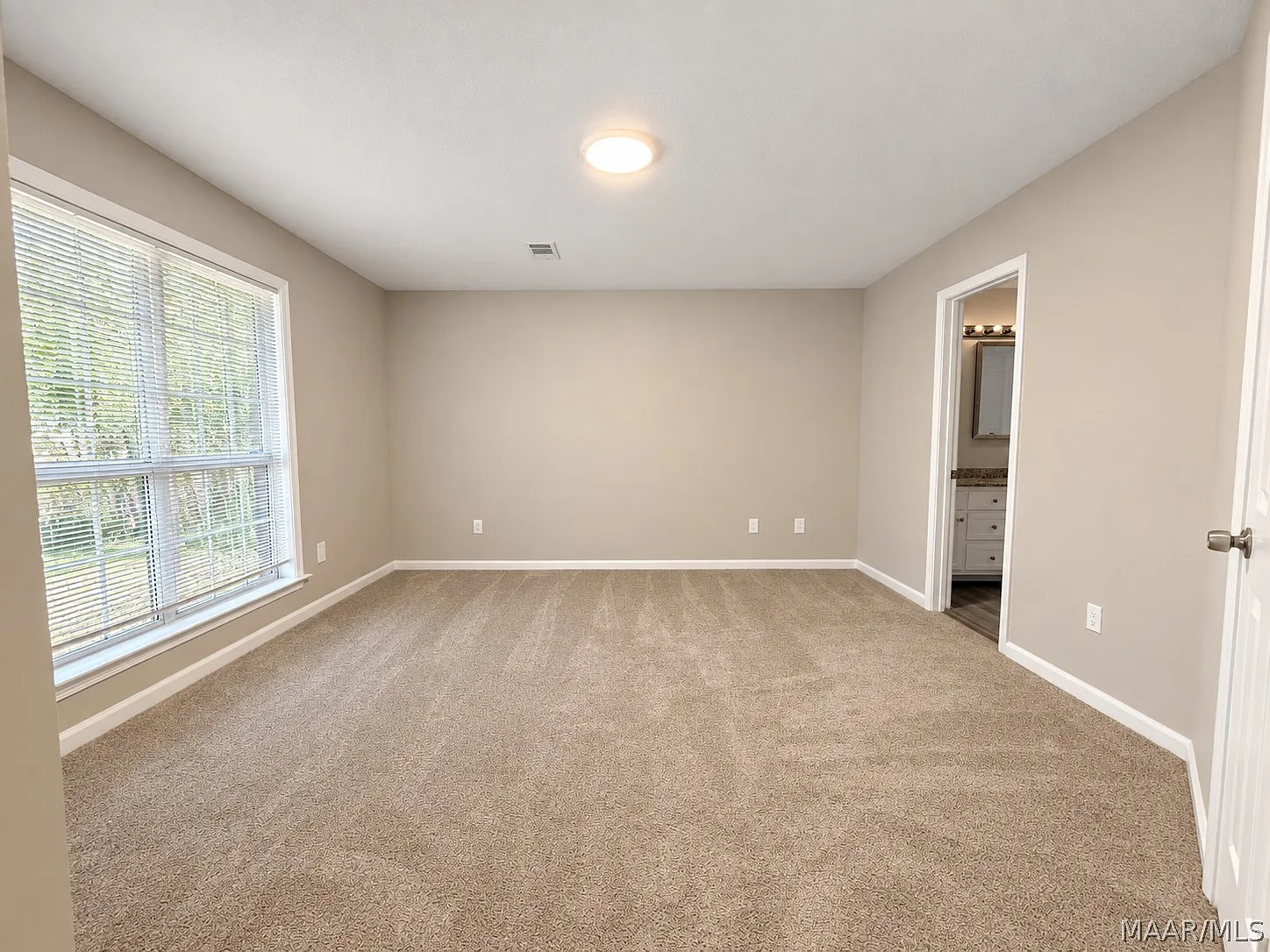 3 bed, 2.0 bath, 1464 sqft, $1,735 — Photo 4