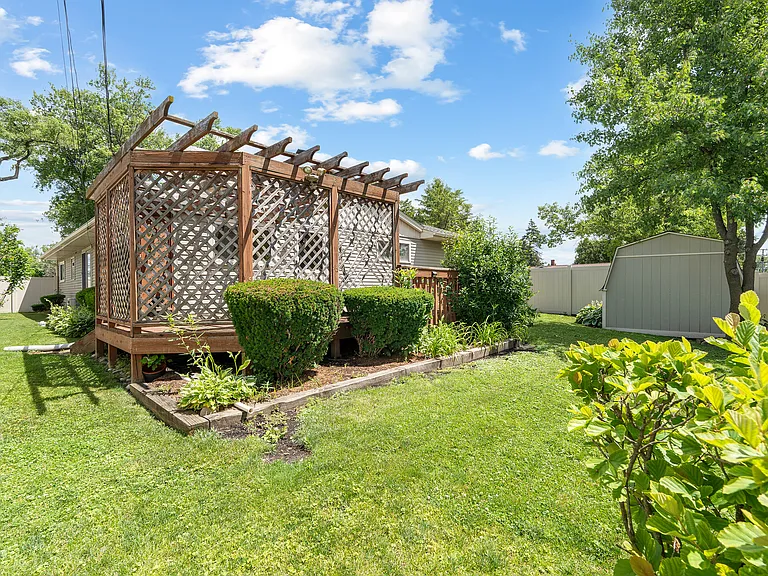 818 Leahy Cir — Photo 26