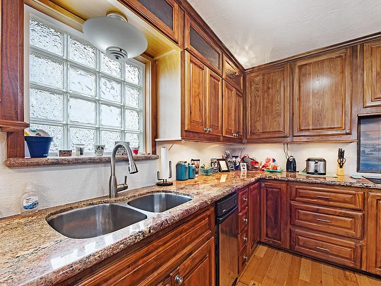 336 Admiral Cir — Photo 22