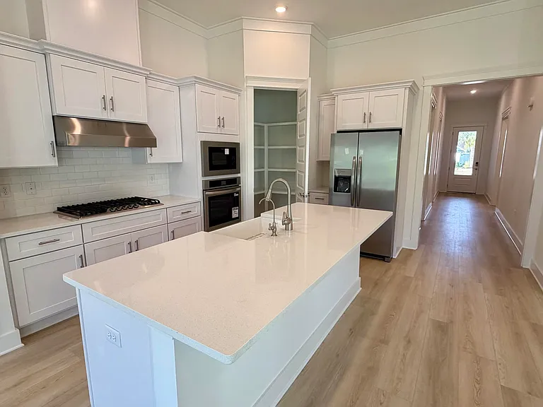 938 Crystal Bayou Blvd — Photo 8