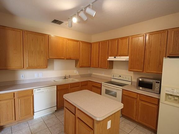 5th image of 3948 Shawn Cir