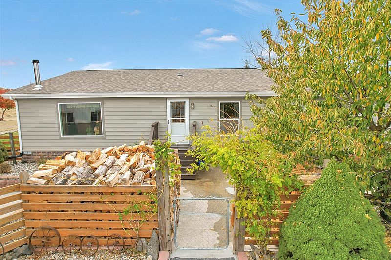 3rd image of 165 NE Dungan Road E