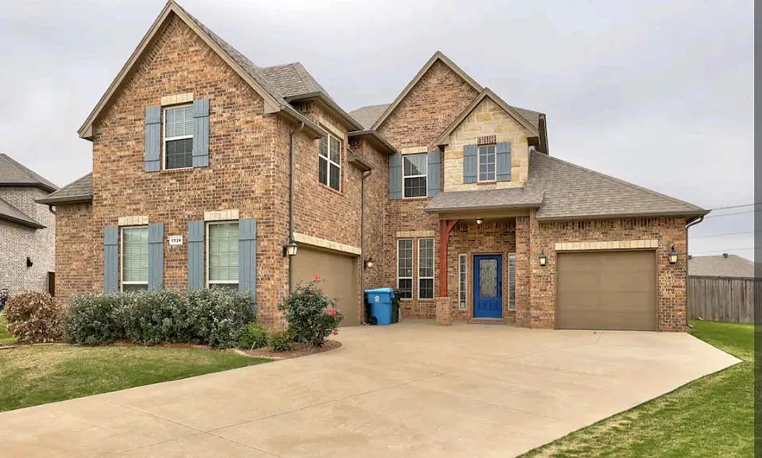 4 bed, 3223 sqft, $2,950 — Photo 2