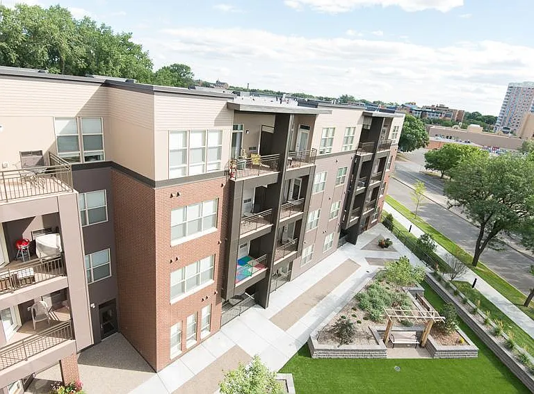 6401 Lyndale Ave — Photo 2