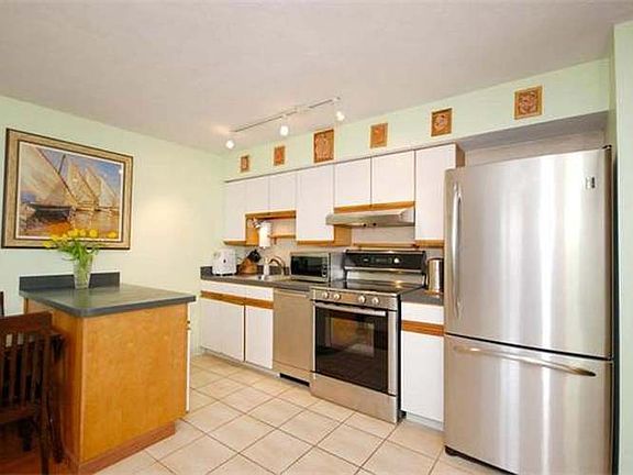 3rd image of 10 Roberts St APT 23