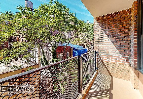 3rd image of 165 E 35th St APT 11C
