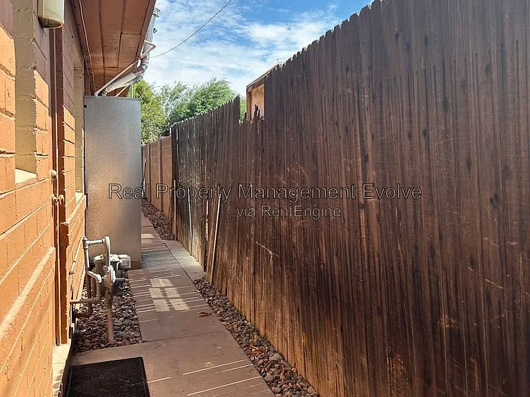 338 W Highland Ave #4 — Photo 17