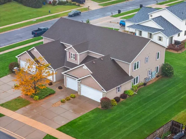 215 Douglas Dr, Brooklyn, WI 53521