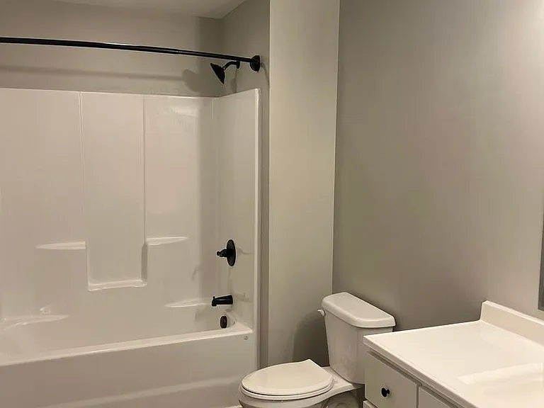 802 Crown St — Photo 13