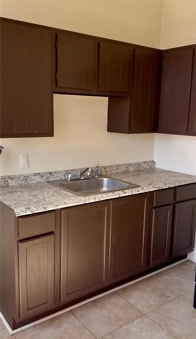 402 Ridge Ave — Photo 3