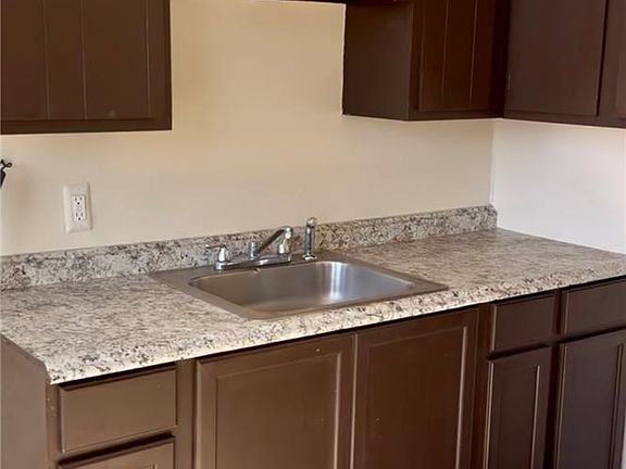 3rd image of 402 Ridge Ave #3B