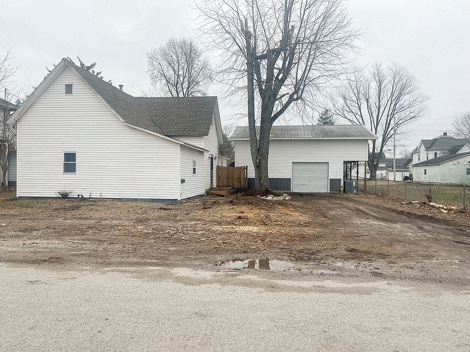 1st image of 104 N Steele St