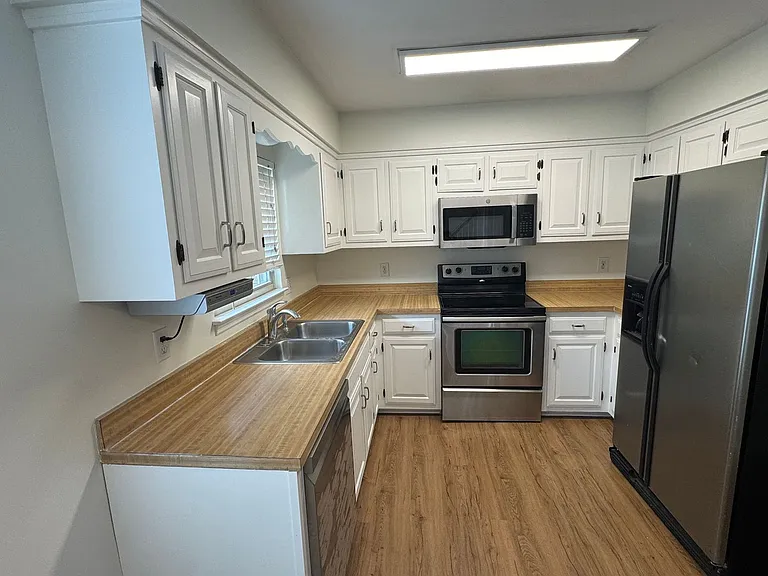 834 Brentwood Point — Photo 3