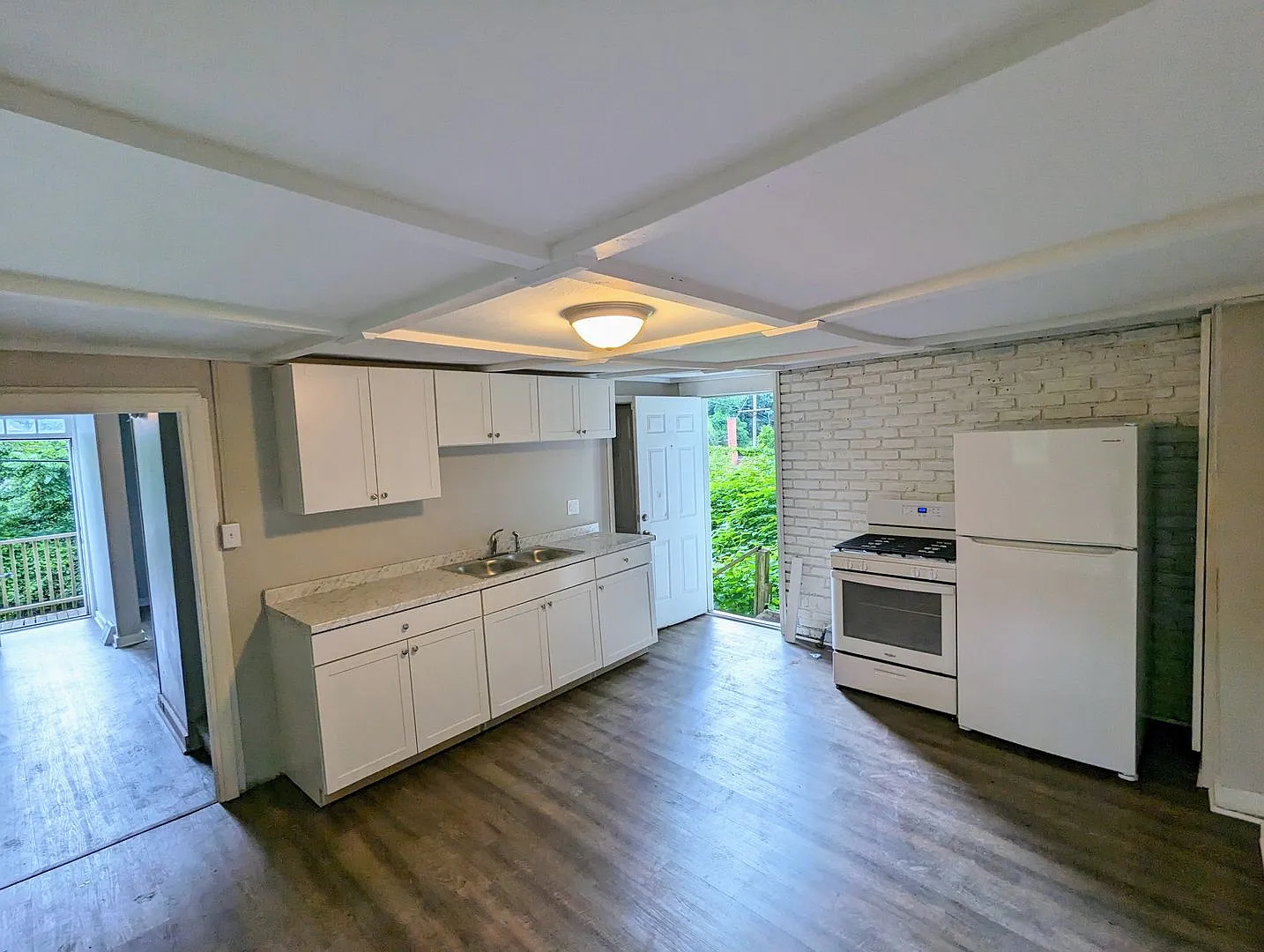 2 Bed 1 Bath Single Family Home (Perry South Neighborhood) — Photo 3