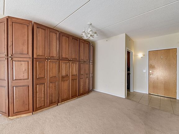 5th image of 1479 N Milwaukee Ave APT 105