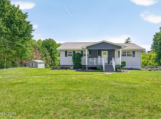 136 Hood Dr, Crossville, TN 38555