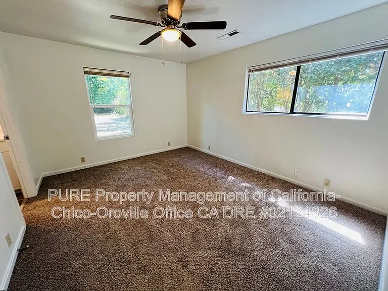 9210 Goodspeed St #B — Photo 8