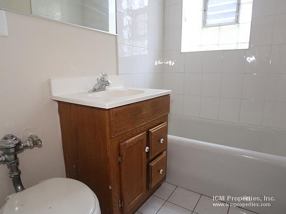 4th image of 3924 N Pine Grove Ave APT 1E